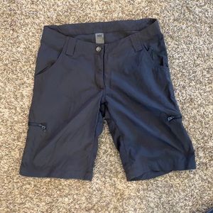 Hello Hansen cargo shorts.